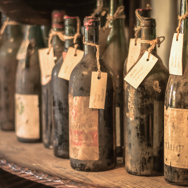 Aged Wine vs Young Wine: Time vs Freshness